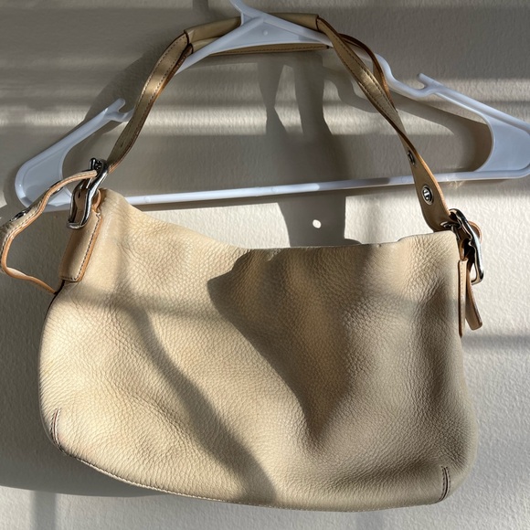 Coach Handbags - Vintage Coach Soho Pebbled Leather Hobo Bag
